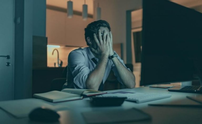 Portada_Burnout laboral: ¿Qué es y cómo detectar el desgaste profesional?